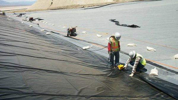 Resistant-leaching-pads-with-geomembrane-khanjanipolymer (1)
